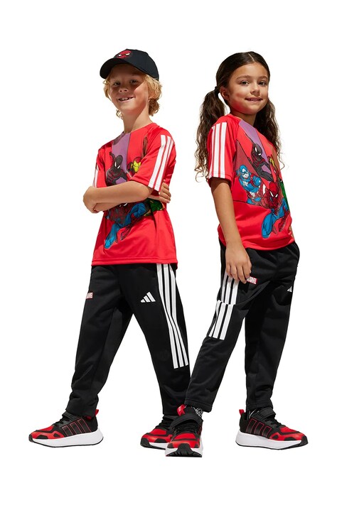 Παιδικό μπλουζάκι adidas MRVL χρώμα: κόκκινο, JF3654