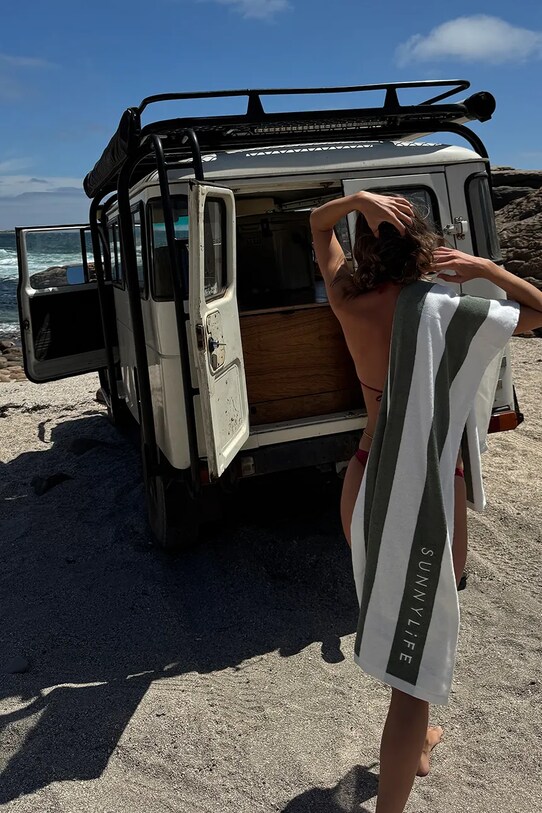 Πετσέτα παραλίας SunnyLife The Vacay Olive Stripe S51TOWGR
