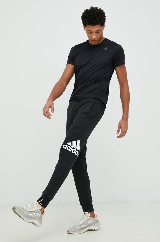 Βαμβακερό παντελόνι adidas HA4342 μαύρο SS24