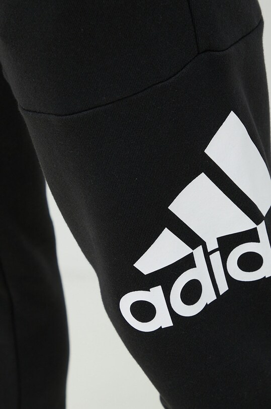 Βαμβακερό παντελόνι adidas μαύρο HA4342
