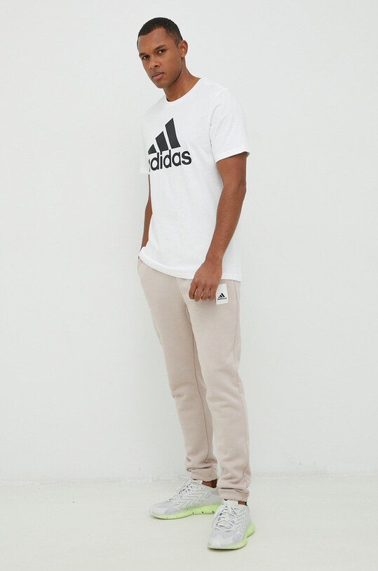 Βαμβακερό μπλουζάκι adidas IC9349 λευκό SS23