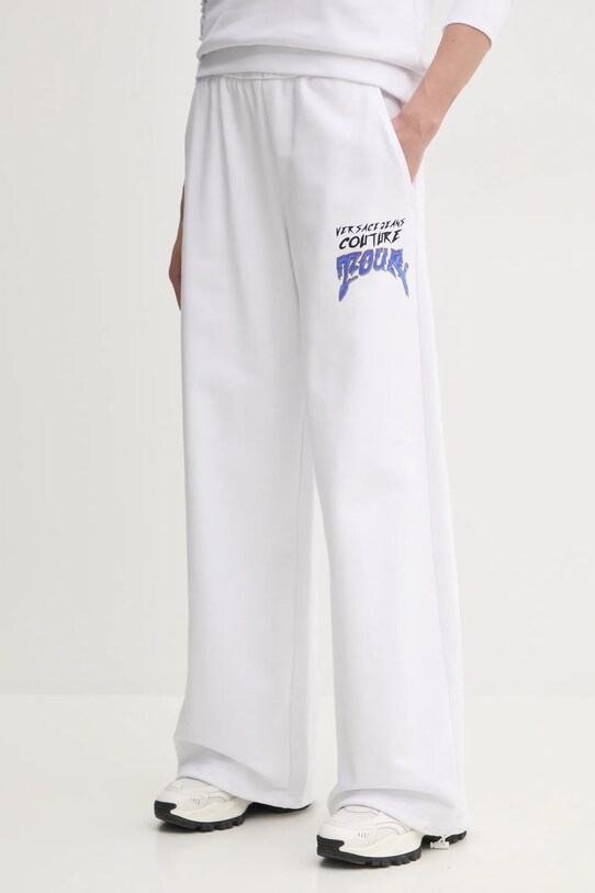 Βαμβακερό παντελόνι Versace Jeans Couture στάμπα λευκό 78HAAC07.CF00C