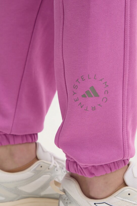 Βαμβακερό παντελόνι adidas by Stella McCartney μωβ JD2709