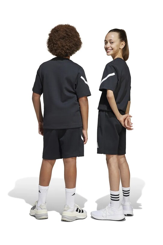 Παιδικό σορτς adidas JD0010 μαύρο