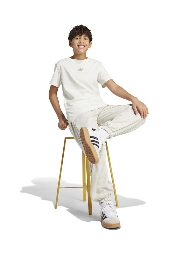 Παιδικό βαμβακερό μπλουζάκι adidas Originals JY8374 μπεζ
